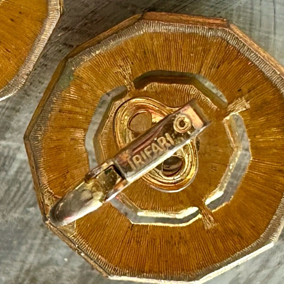 Vintage SIGNED CROWN TRIFARI Textured Pendant Necklace Gold Tone 24” Earring SET - Picture 6 of 6